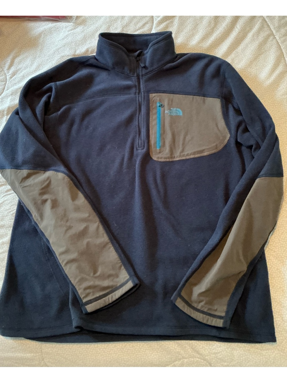 Men’s North Face Navy Fleece Jacket with Gray Trim